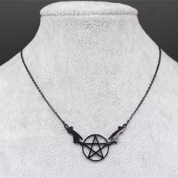 🆕️🆑️ Witches Hands Holding A Perfect Pentacle Necklace - Picture 4 of 8